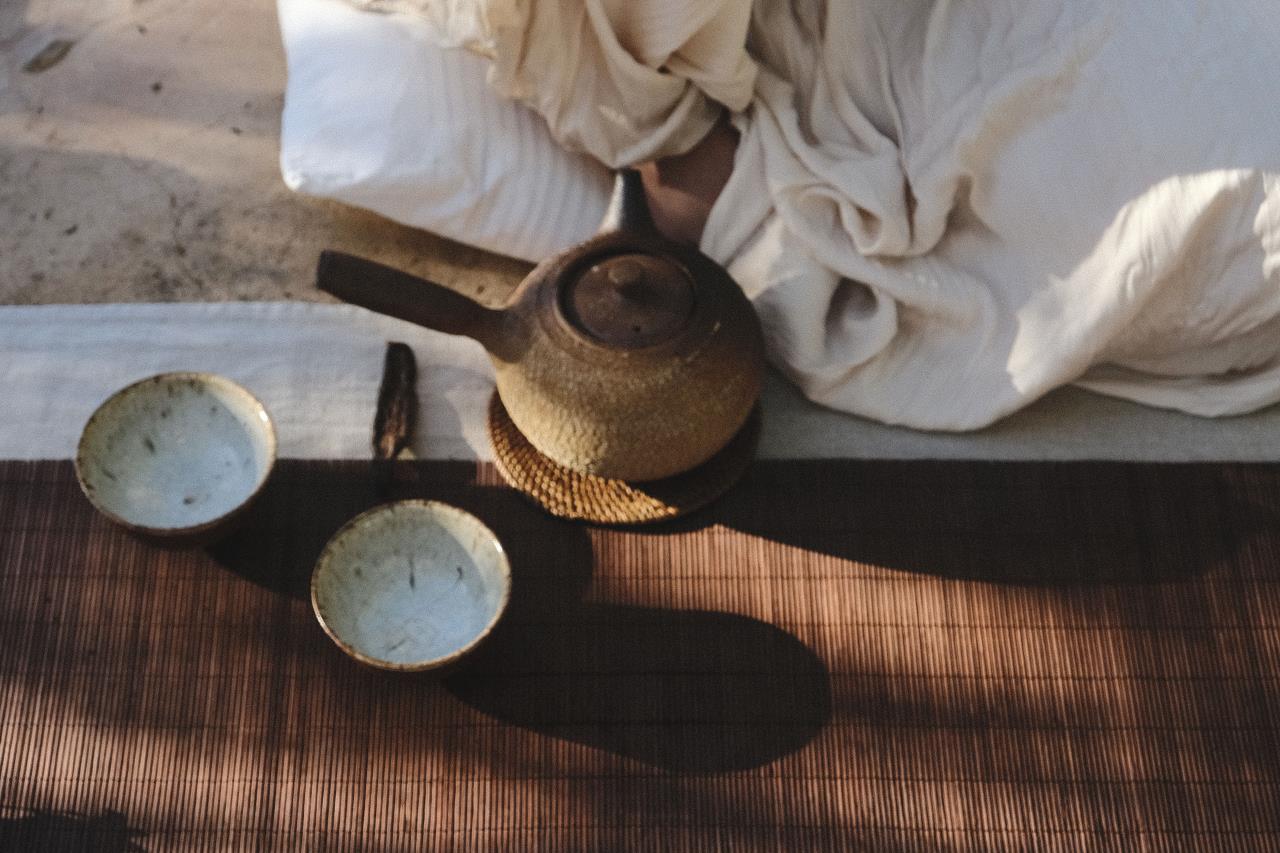 A slow tea ceremony inspired by the rhythm of the sea