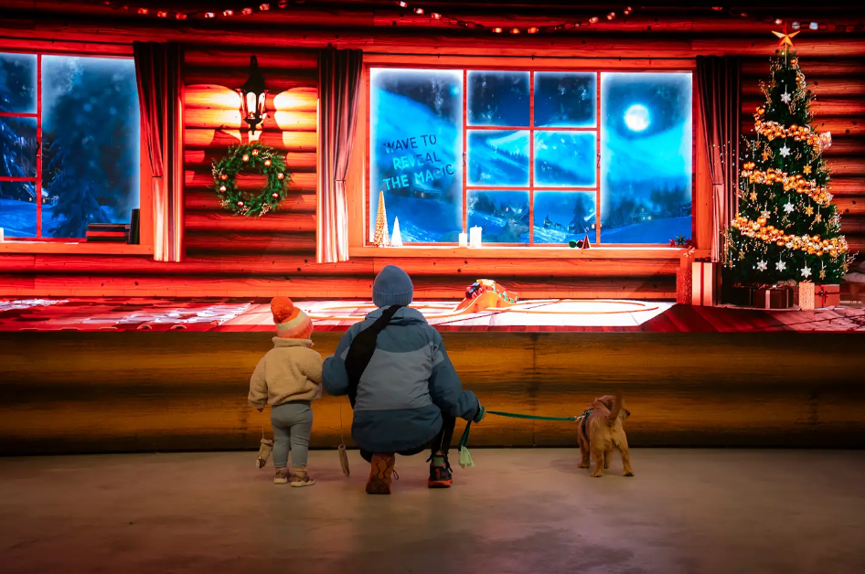 The cover image for the event: Celebrate Christmas Eve at Fulham Pier with a festive riverside performance by Sherry Jazz and fun activities for the whole family.